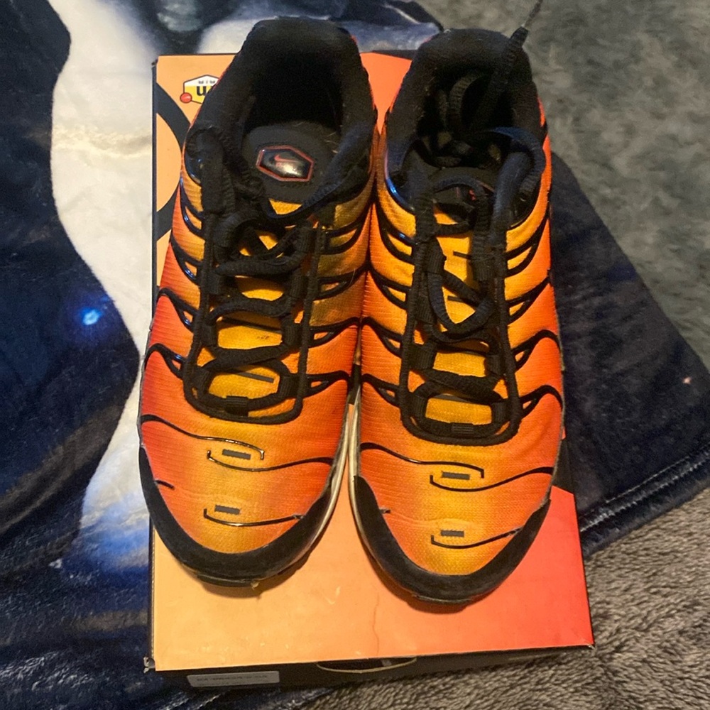 Used kids sneakers